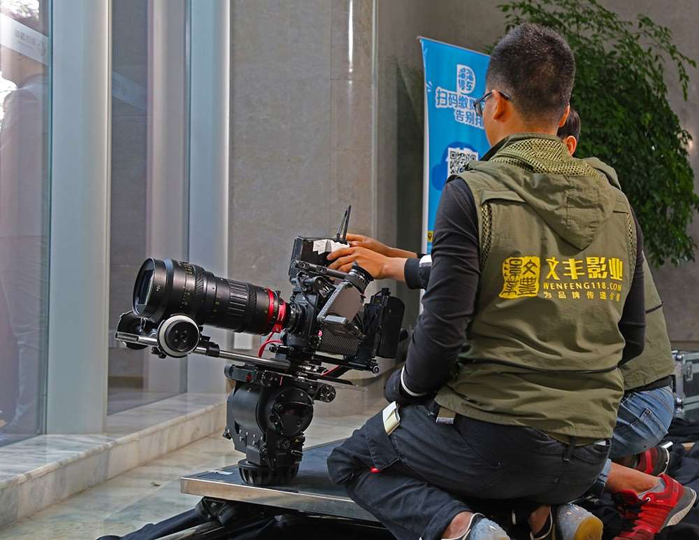 如何制作吸引人的企业宣传片开头