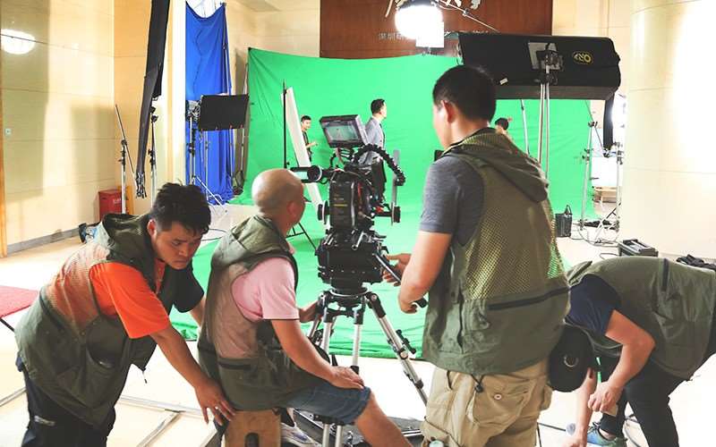 如何利用镜头语言展现企业价值观